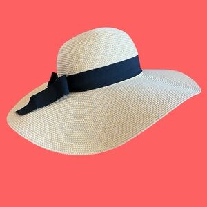 👒 Elegant Straw Sun Hat with Black Ribbon 👒
